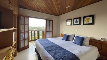 3 bedrooms, minibar, blackout curtains, soundproofing