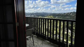 Deluxe Double Room, 1 Bedroom, Accessible, Valley View