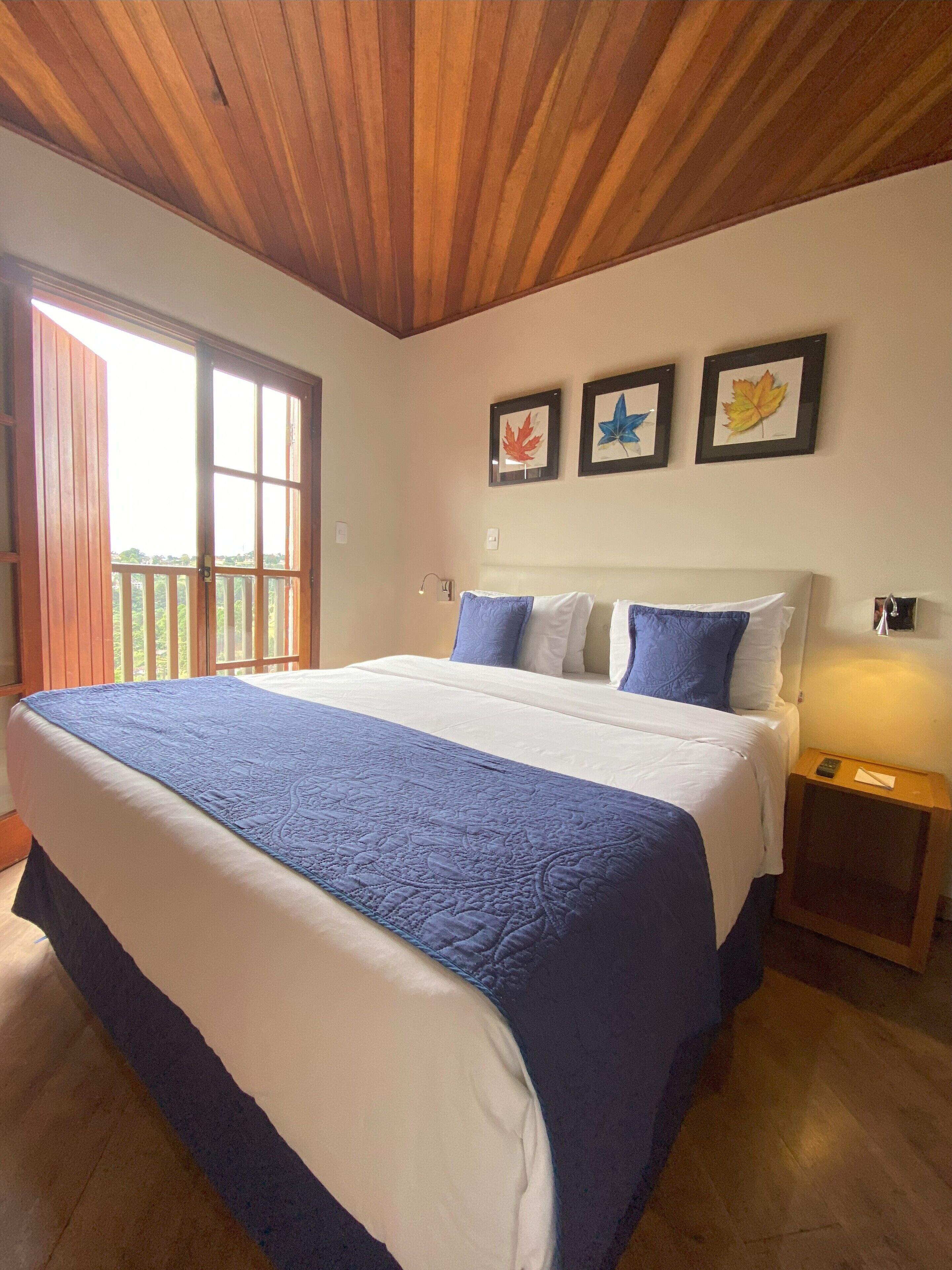 3 bedrooms, minibar, blackout curtains, soundproofing
