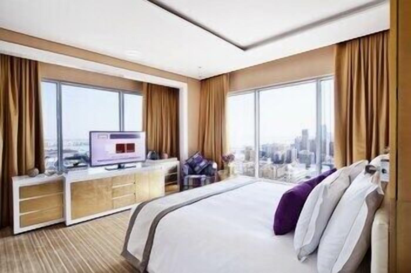 Premium bedding, down comforters, free minibar items, in-room safe