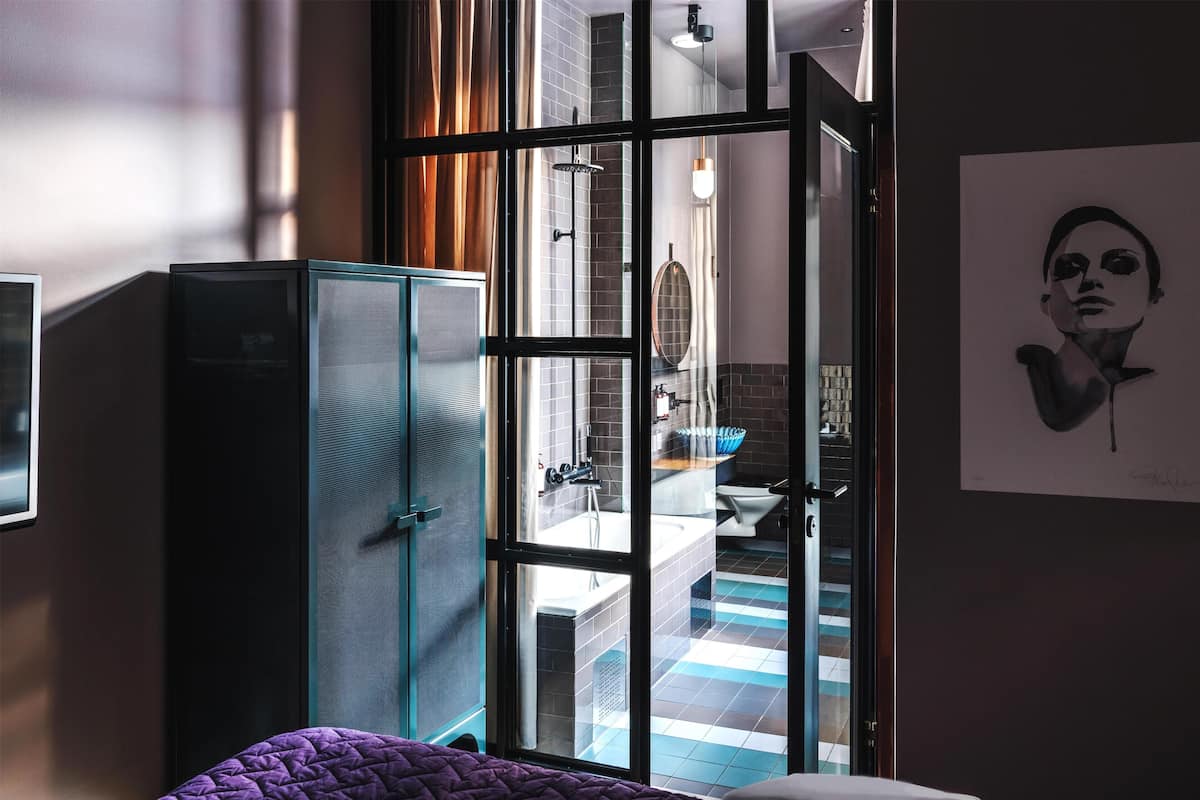 Deluxe Room, 1 Queen Bed | Premium bedding, in-room safe, individually decorated, blackout drapes