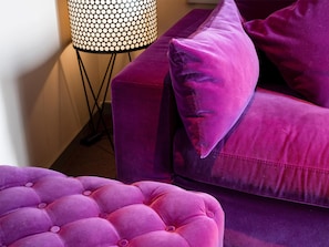 Roupas de cama premium, cofres nos quartos, individualmente decorados