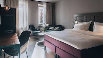 Deluxe Room, 1 King Bed | Premium bedding, in-room safe, individually decorated, blackout curtains