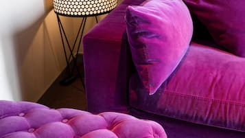 Hochwertige Bettwaren, Zimmersafe, individuell dekoriert