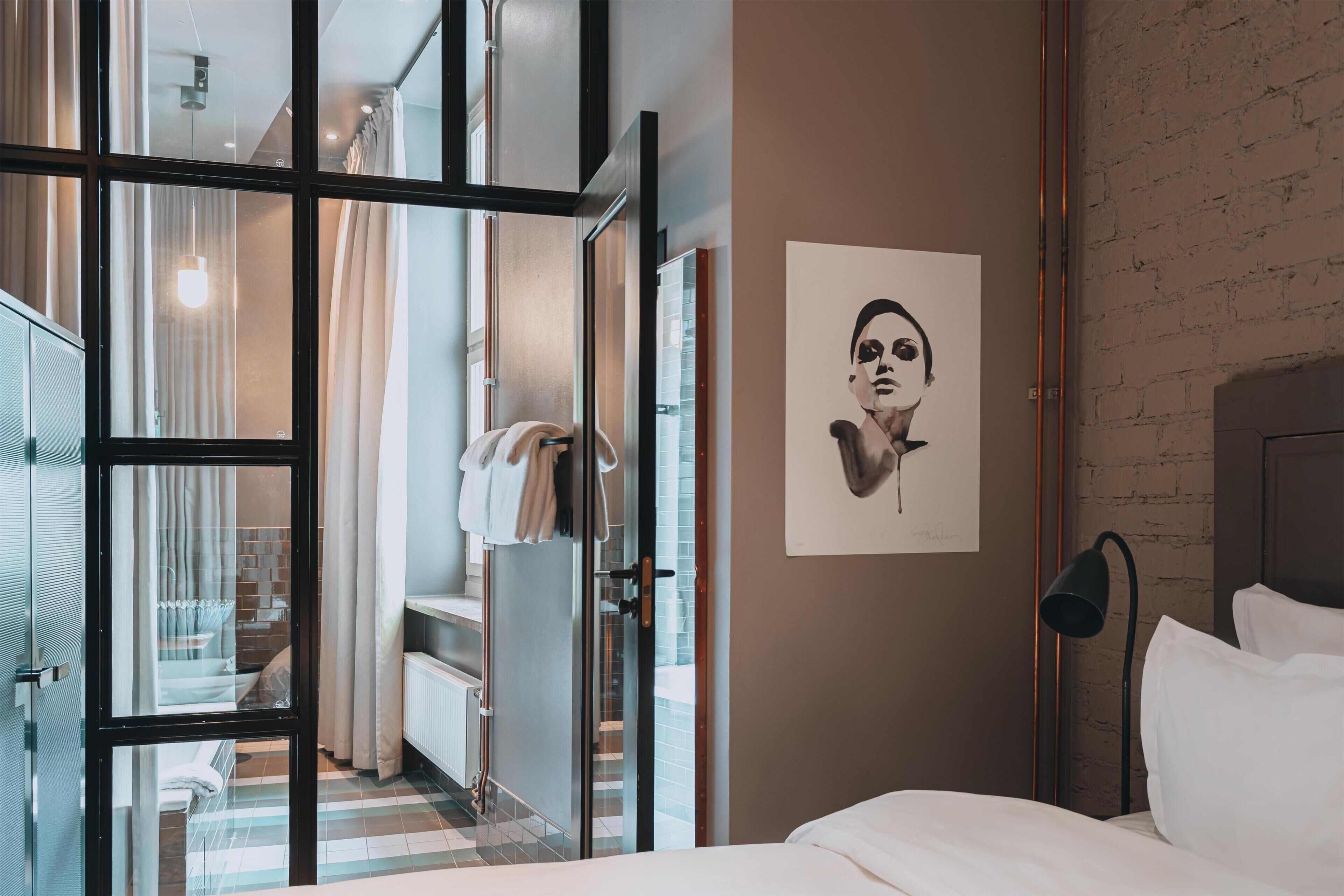 Deluxe Room, 1 Queen Bed | Premium bedding, in-room safe, individually decorated, blackout drapes
