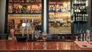 Déjeuner, dîner, souper et brunch servis sur place