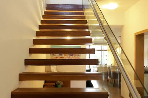 Suite familiar (Penthouse) | Área de sala de estar | Televisión de pantalla plana de 32 pulgadas con canales digitales