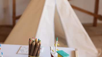 Standaard kamer | Een minibar, een kluis op de kamer, individueel gedecoreerd