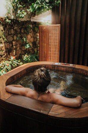 Massages aux pierres chaudes, massages thaïs