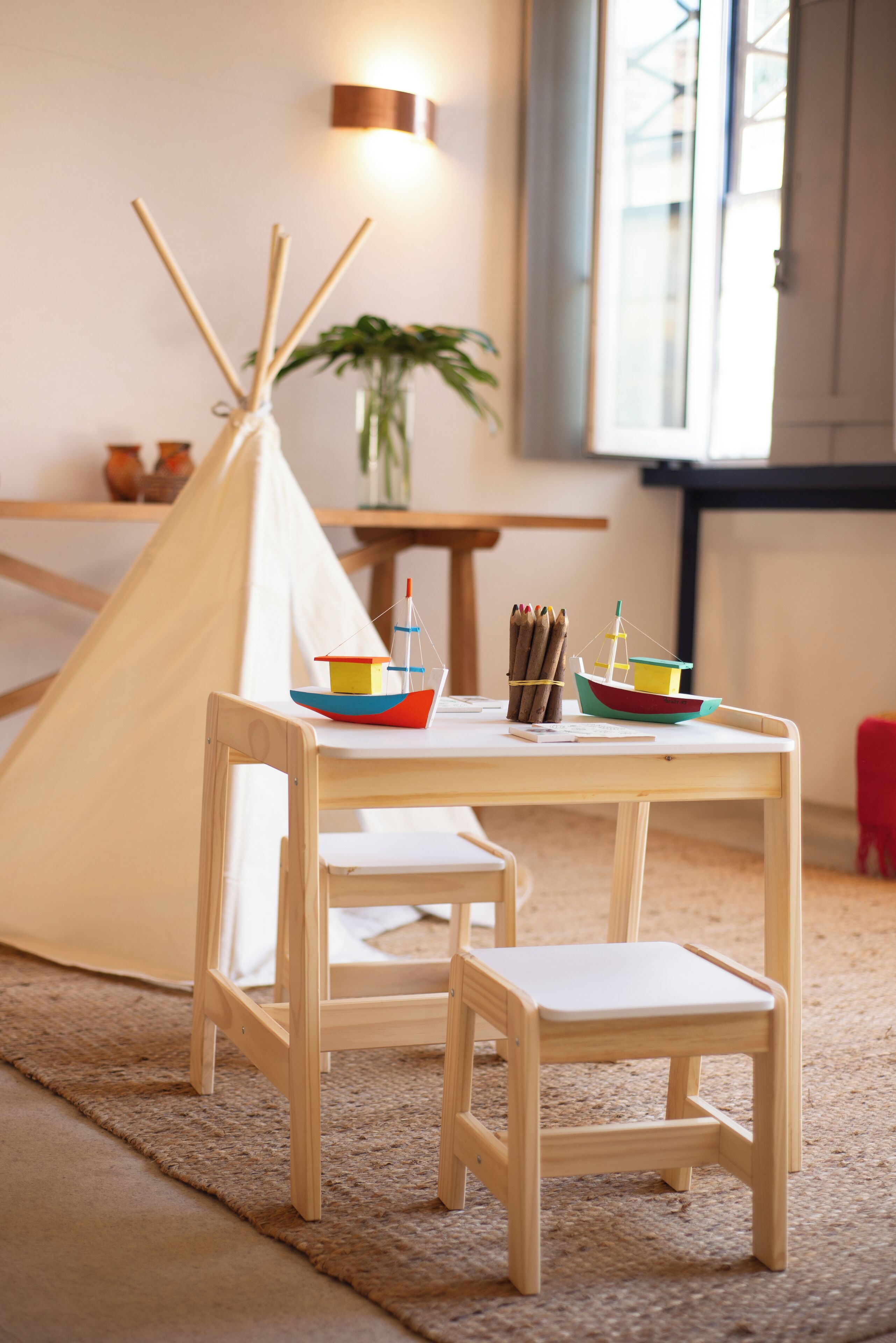 Suíte Paraty Mirim | Minibar, in-room safe, individually decorated, individually furnished