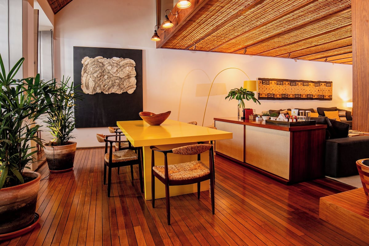 Suíte Paraty | Minibar, in-room safe, individually decorated, individually furnished