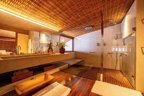 Suíte Paraty | Baño | Ducha y cabezal de ducha tipo lluvia