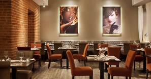 Déjeuner et dîner servis sur place