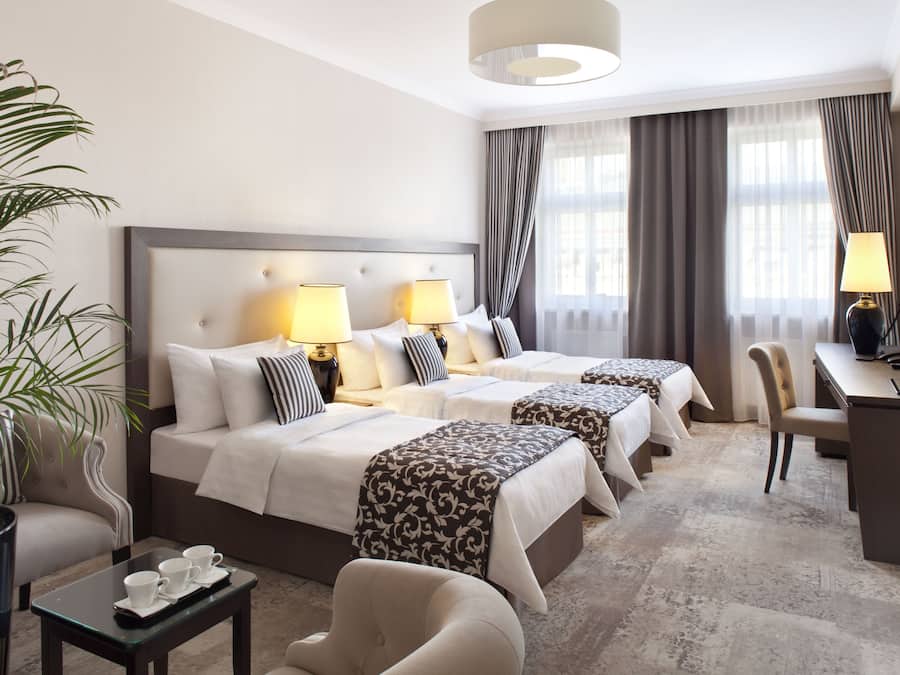 Triple Room | In-room safe, desk, blackout drapes, soundproofing