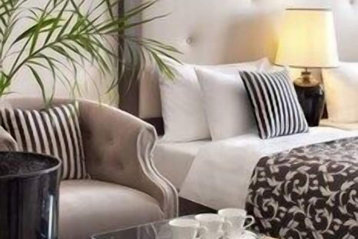 Caja de seguridad en la habitación, escritorio y cortinas blackout