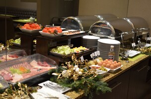 Café da manhã com buffet todos os dias (PLN 75 por pessoa) 