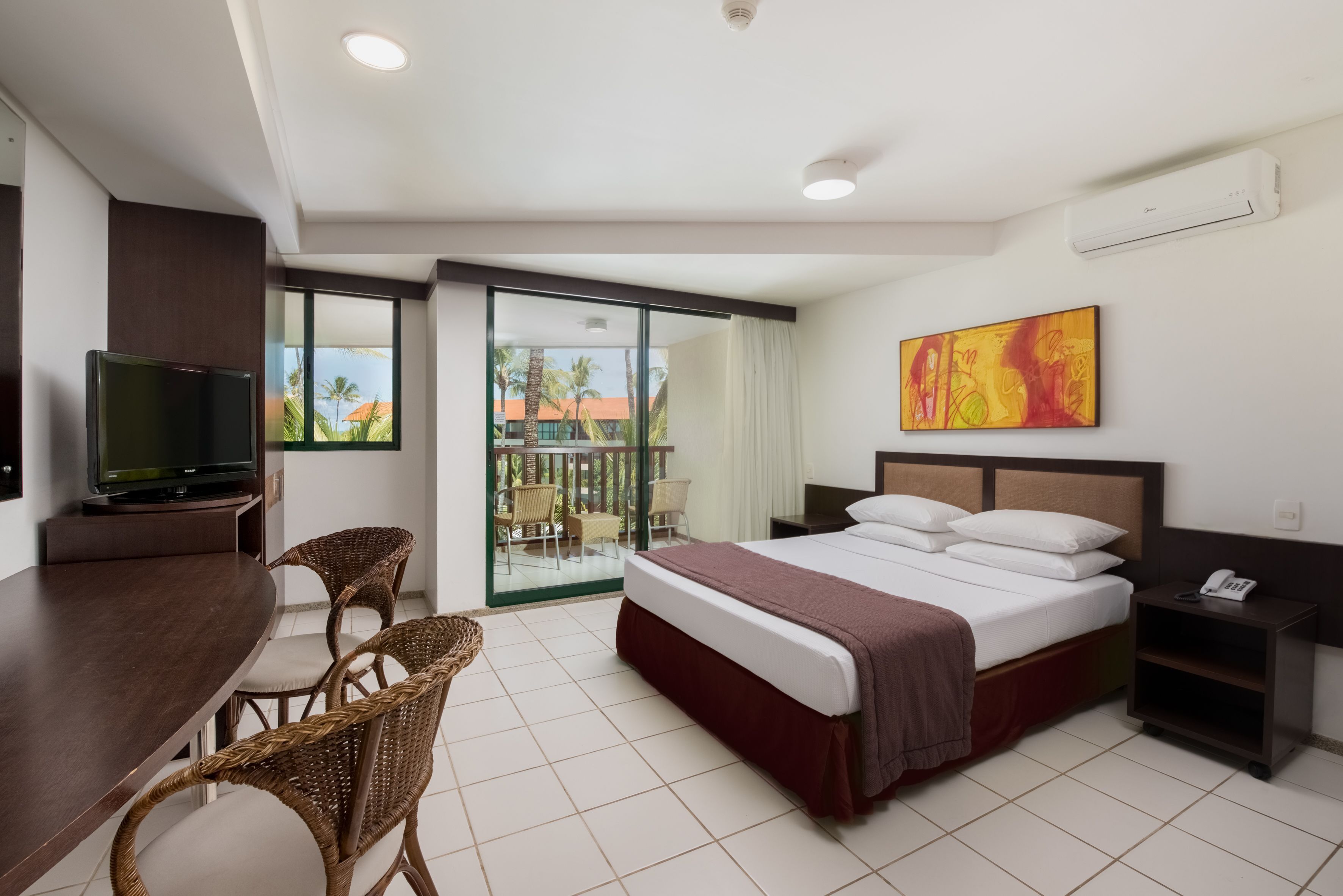 Pimennysverhot, silitysrauta/-lauta, ilmainen Wi-Fi, vuodevaatteet