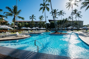 5 piscinas externas, guarda-sóis, espreguiçadeiras