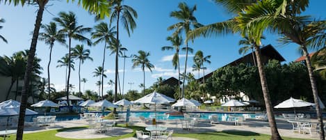 5 piscinas externas, guarda-sóis, espreguiçadeiras