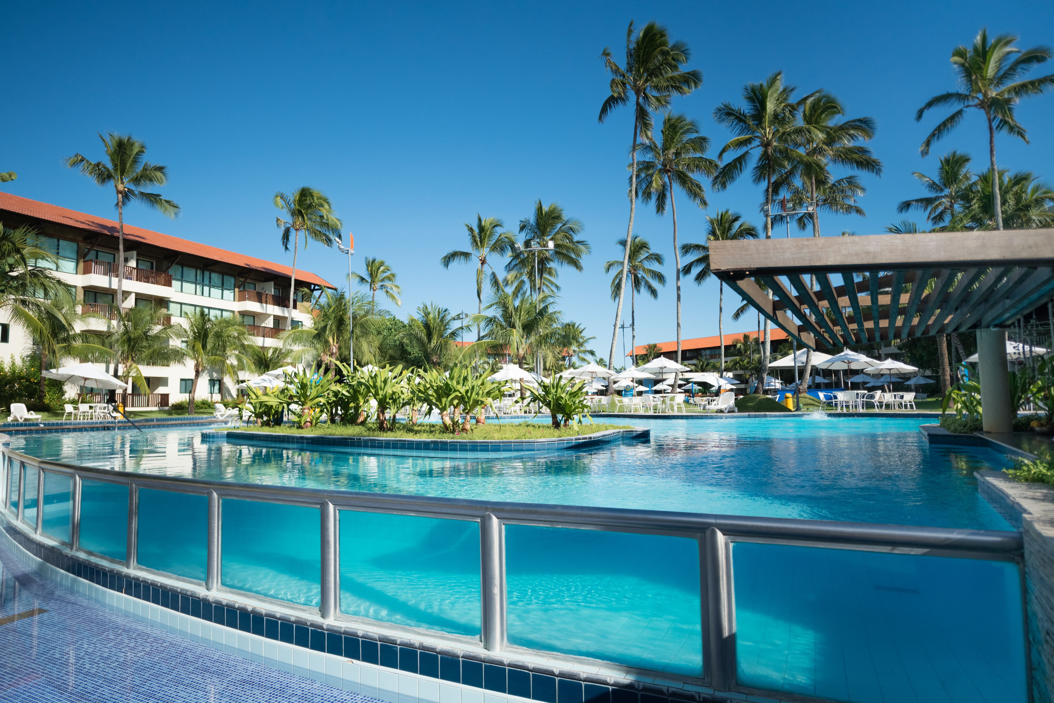 5 piscinas externas, guarda-sóis, espreguiçadeiras