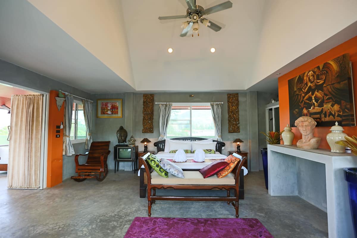 Penthouse Suite with Kitchen | 1 bedroom, minibar, in-room safe, desk
