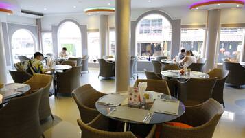 Daily buffet breakfast (THB 250 per person)