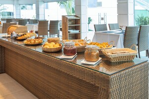 Tägliches inbegriffenes Frühstücksbuffet