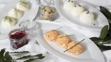 Petit déjeuner buffet (10 EUR par personne)