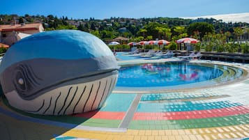 Indoor pool, seasonal outdoor pool, sun loungers