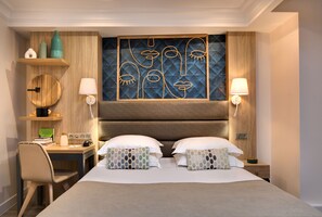 Chambre Double Confort | 1 bedroom, in-room safe, soundproofing, iron/ironing board