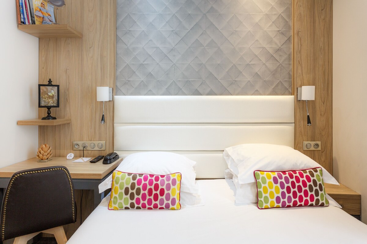 In-room safe, soundproofing, iron/ironing board, cribs (free)