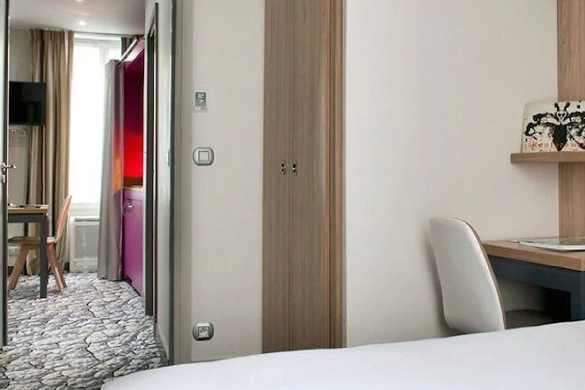 In-room safe, soundproofing, iron/ironing board, cribs (free)