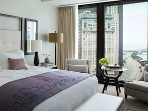 Hypo-allergenic bedding, down comforters, minibar, in-room safe - The Langham, Chicago (Chicago)