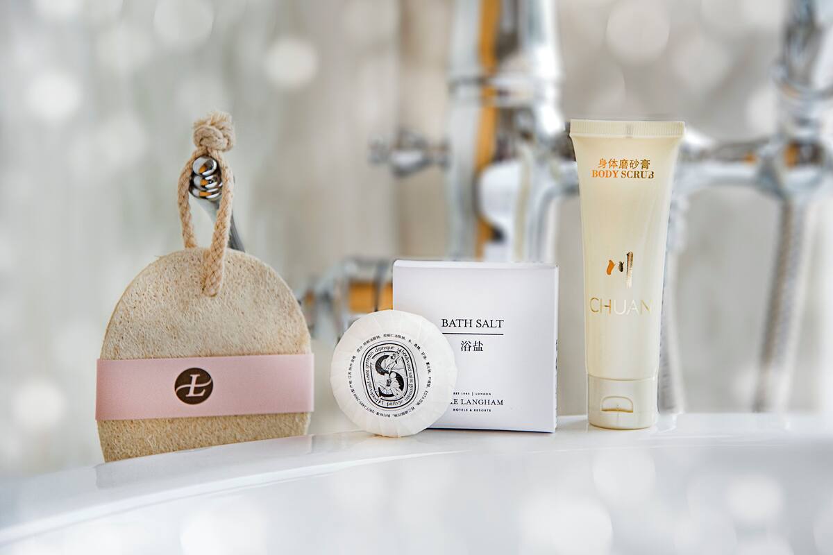 separate bathtub and shower, deep-soaking bathtub, rainfall showerhead