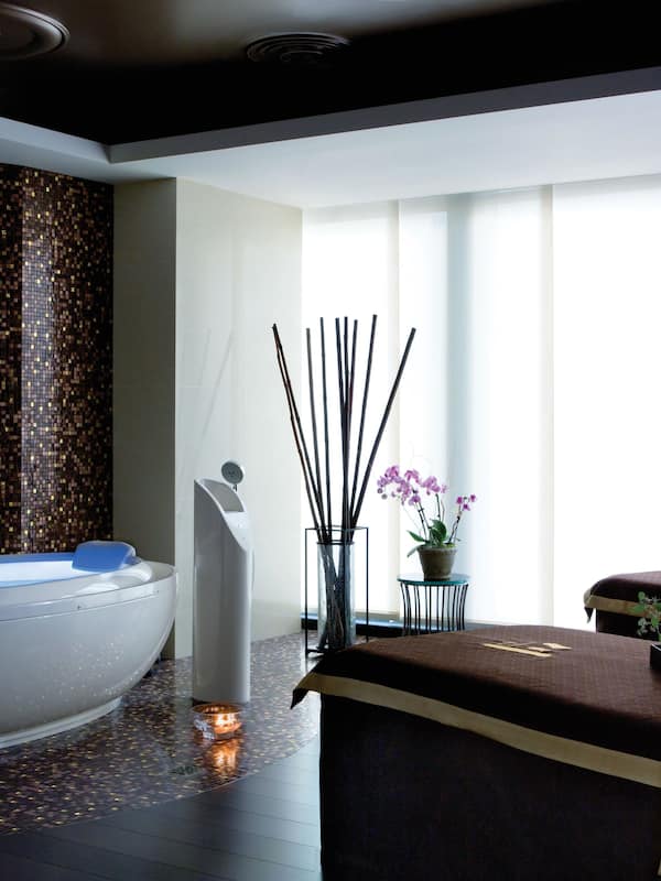 Couples treatment rooms, sauna, hot tub, steam room, body treatments
