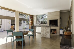 Outdoor dining - Hotel Holiday Foz (Foz do Iguaçu)