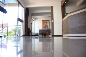 Interior entrance - Hotel Holiday Foz (Foz do Iguaçu)