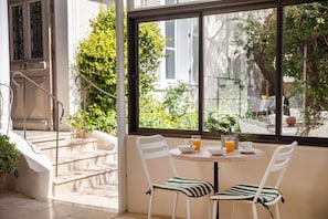 Morgenmadsbuffet hver dag (16 EUR pr. person)