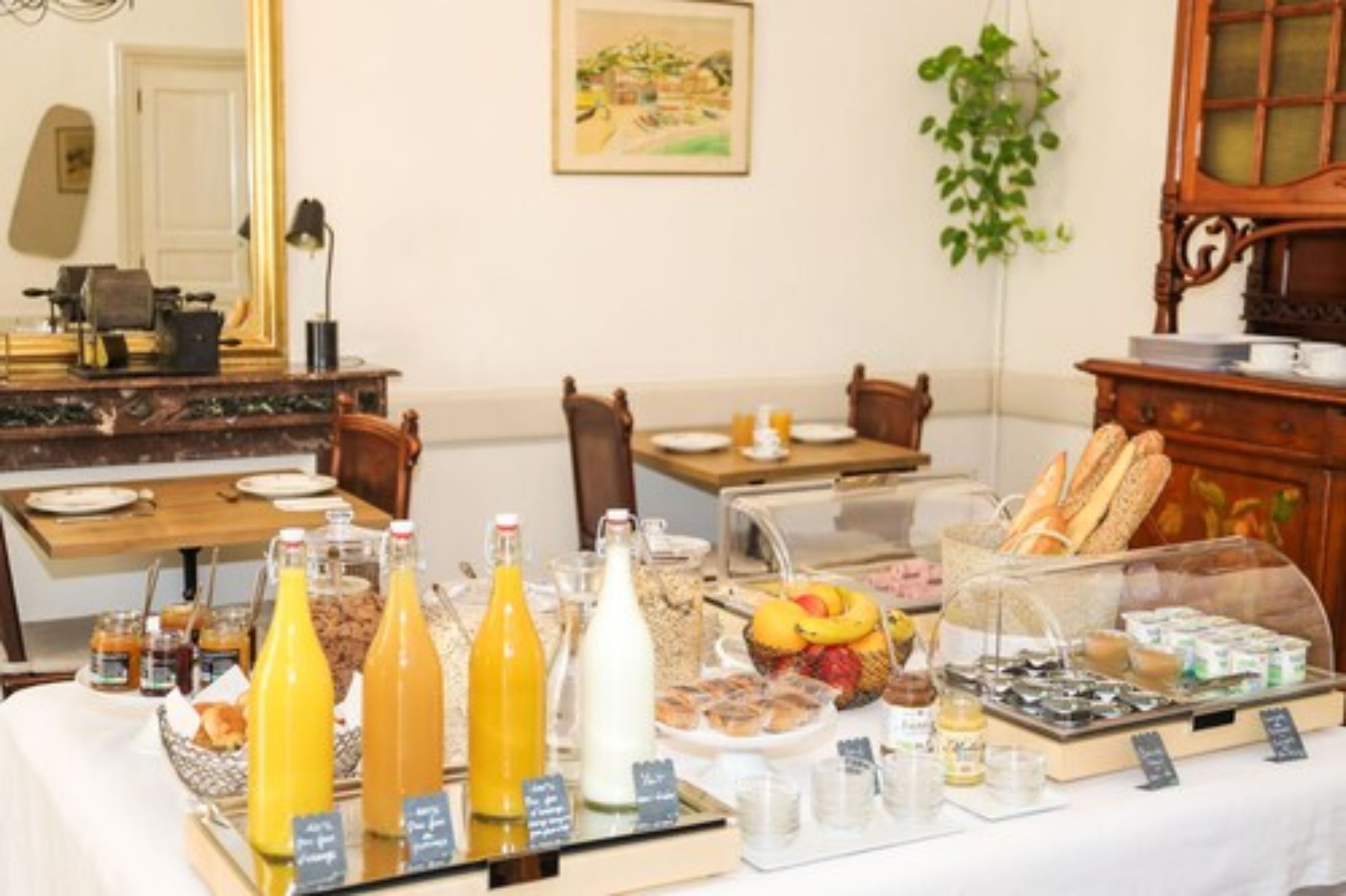 daily buffet breakfast (eur 15 per person)