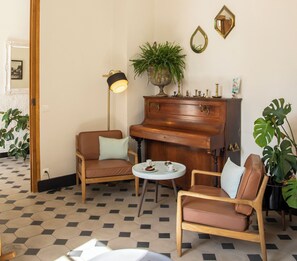 บริเวณนั่งเล่นที่ล็อบบี้