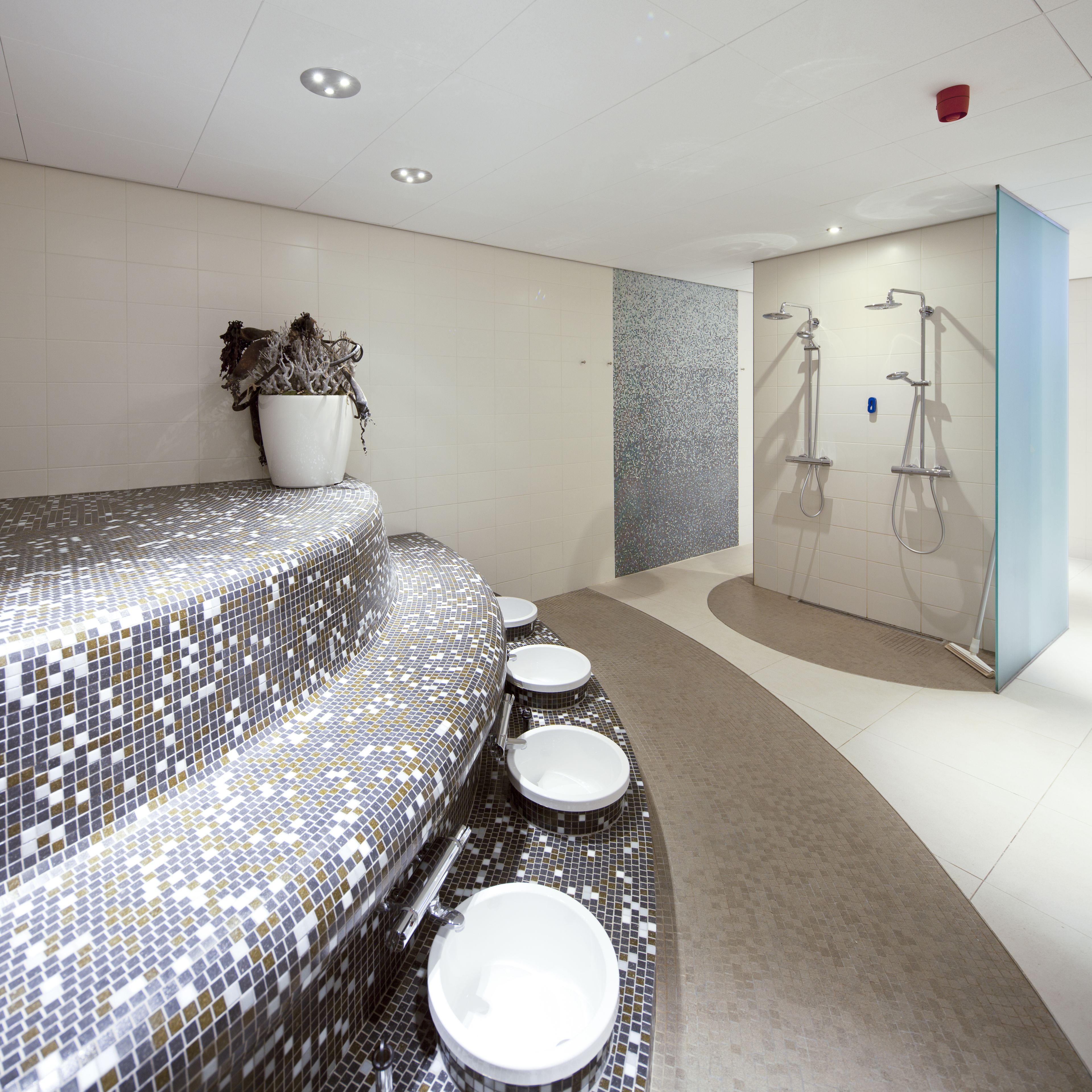 Körperbehandlungen, Warmsteinmassagen, Tiefengewebe-Massagen