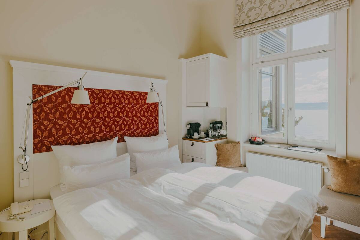 single room (villa) | hypo-allergenic bedding, down duvets, minibar, in-room safe