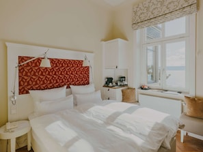 Single Room (Villa) | Hypo-allergenic bedding, down comforters, minibar, in-room safe - Bad Hotel Überlingen (Ueberlingen)