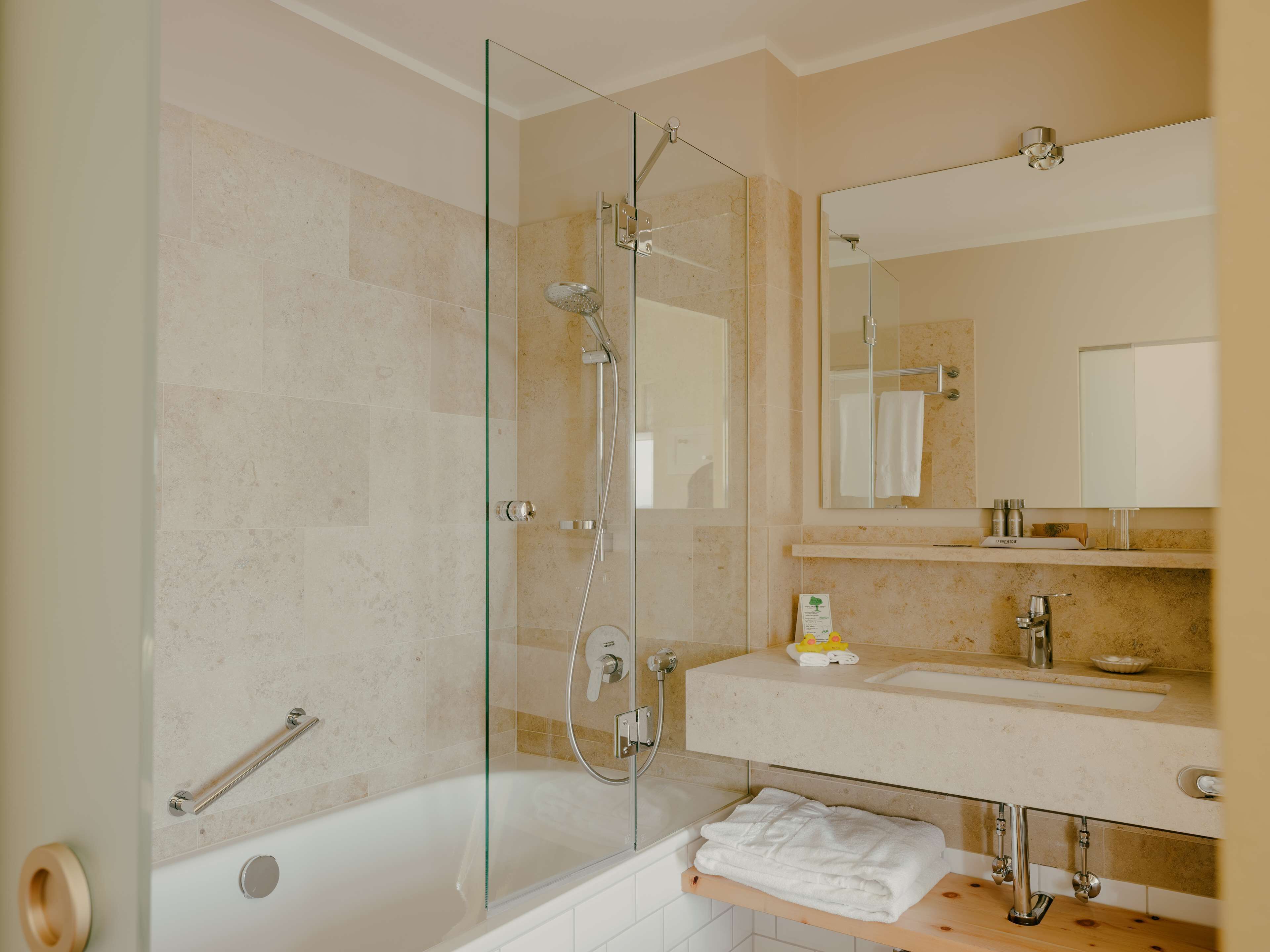 premium suite (villa seeburg) | bathroom | free toiletries, hair dryer, bathrobes, slippers