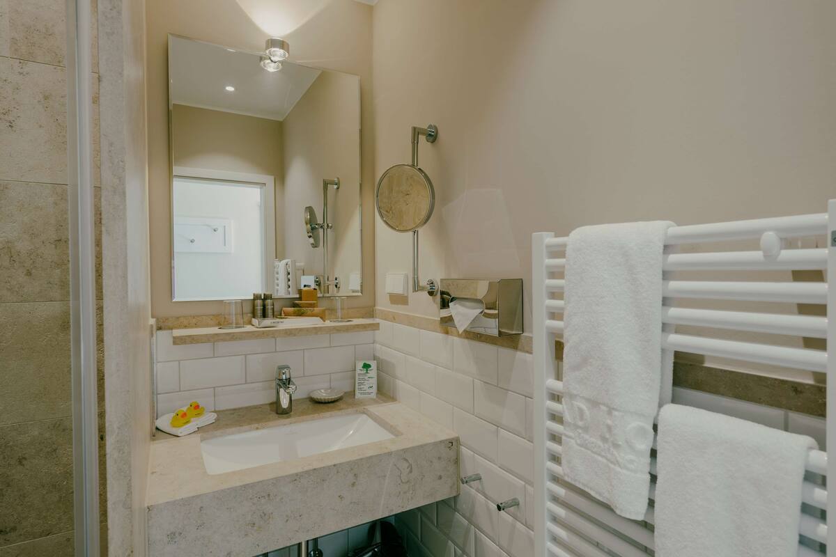 single room (villa) | bathroom | free toiletries, hair dryer, bathrobes, slippers