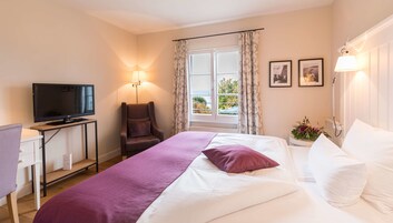 Ropa de cama hipoalergénica, cubrecamas y minibar 