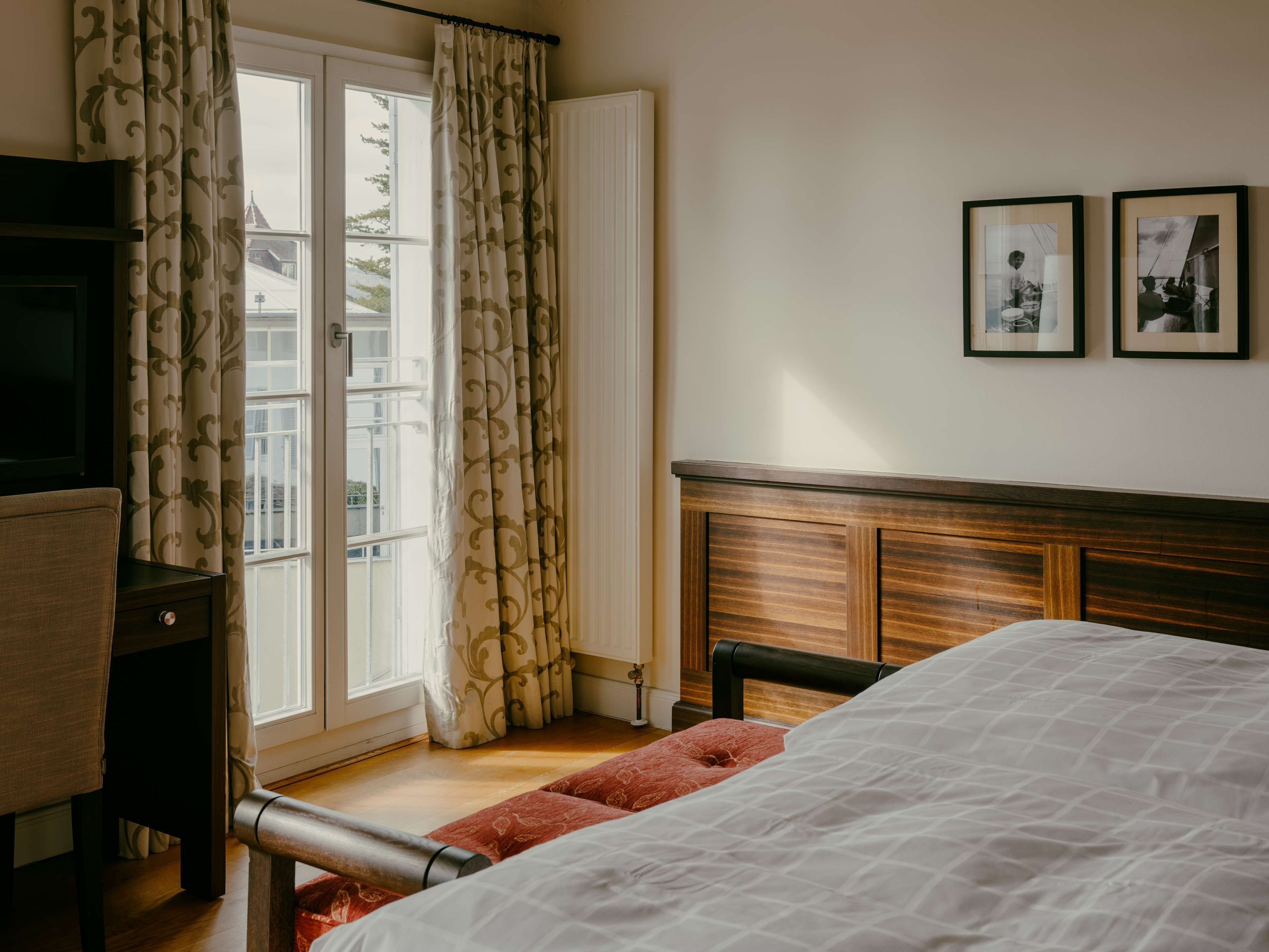 junior suite | hypo-allergenic bedding, down duvets, minibar, in-room safe