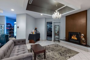 Lobby - Baymont by Wyndham Rapid City (Rapid City)