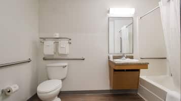 Zimmer, 2 Doppelbetten, barrierefrei, Nichtraucher | Badezimmer