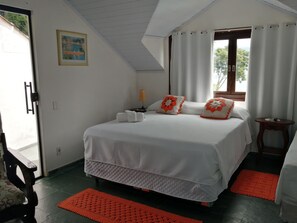 Minibar, free WiFi, bed sheets